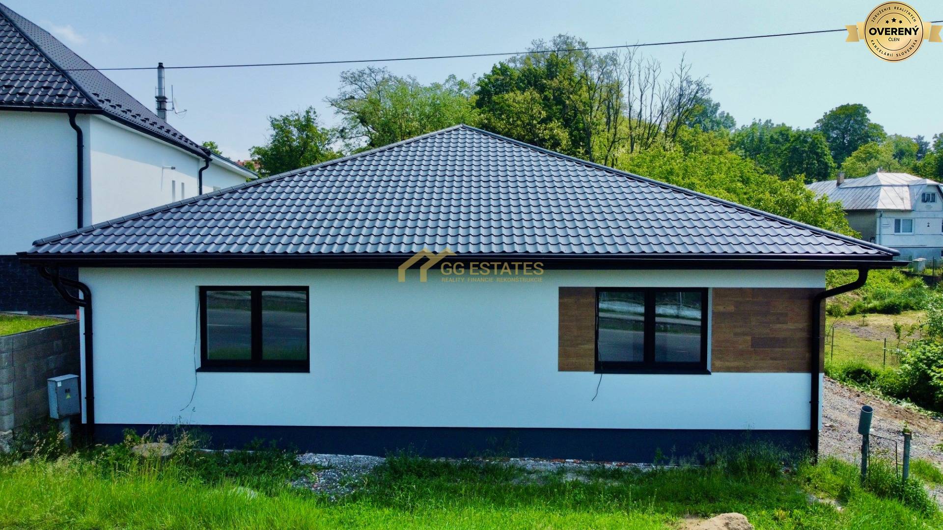 Kvalitný moderný bungalov s terasou a veľkým pozemkom
