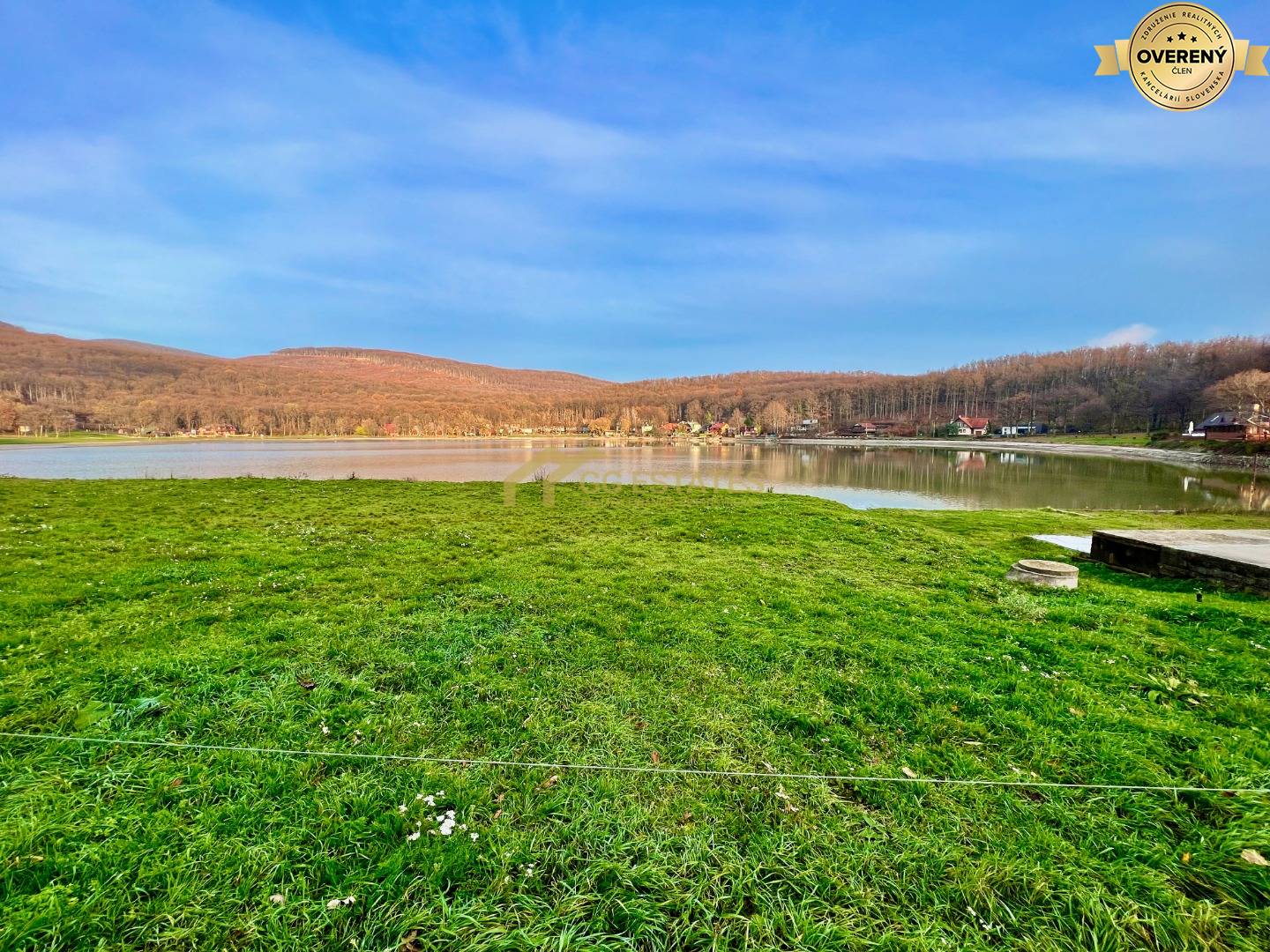 Stavebný pozemok pre najnáročnejších priamo pri Vinianskom jazere