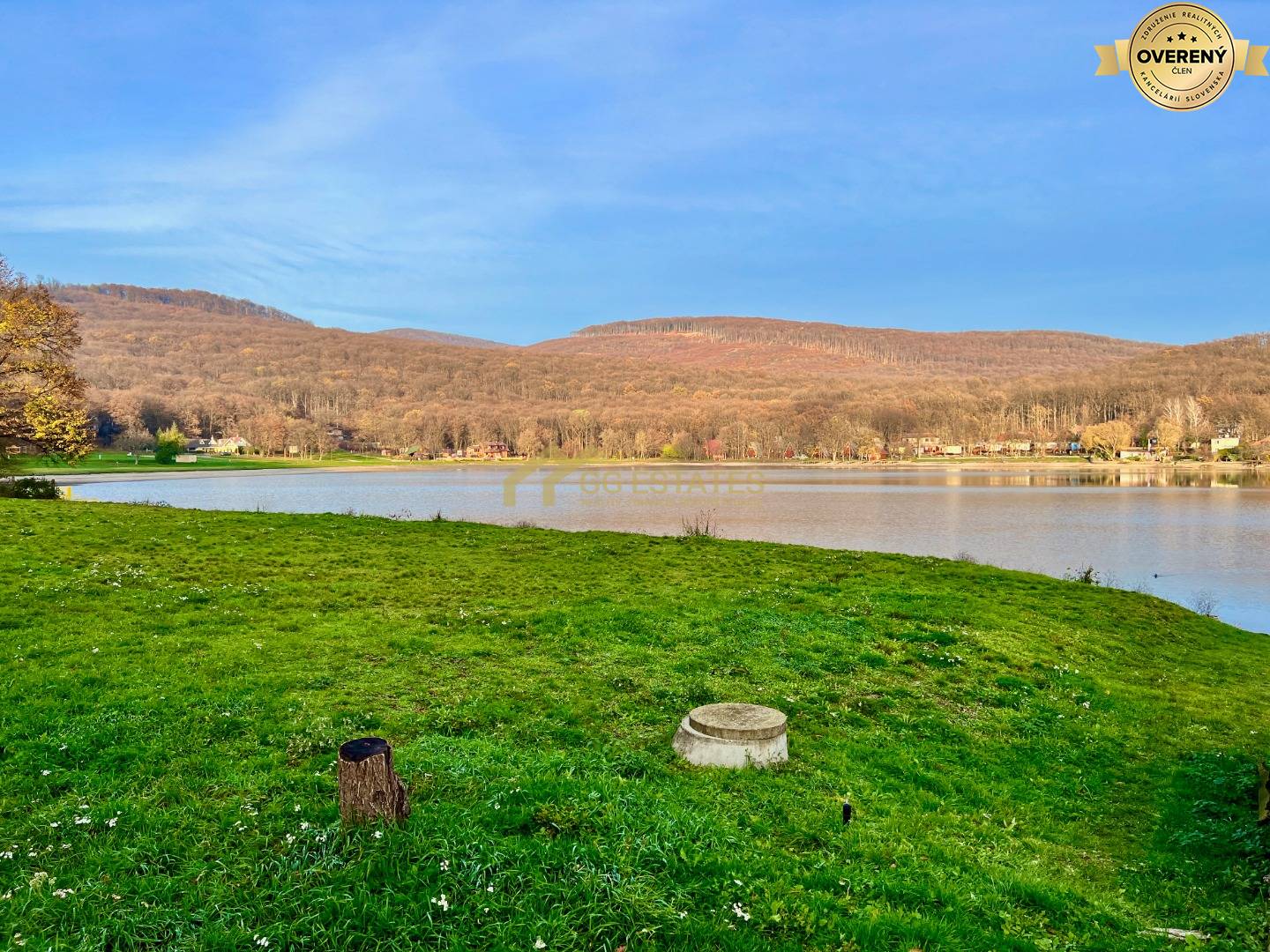 Stavebný pozemok pre najnáročnejších priamo pri Vinianskom jazere