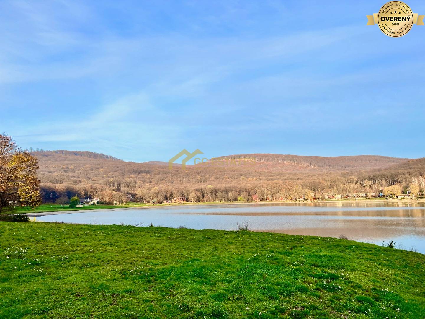 Stavebný pozemok pre najnáročnejších priamo pri Vinianskom jazere