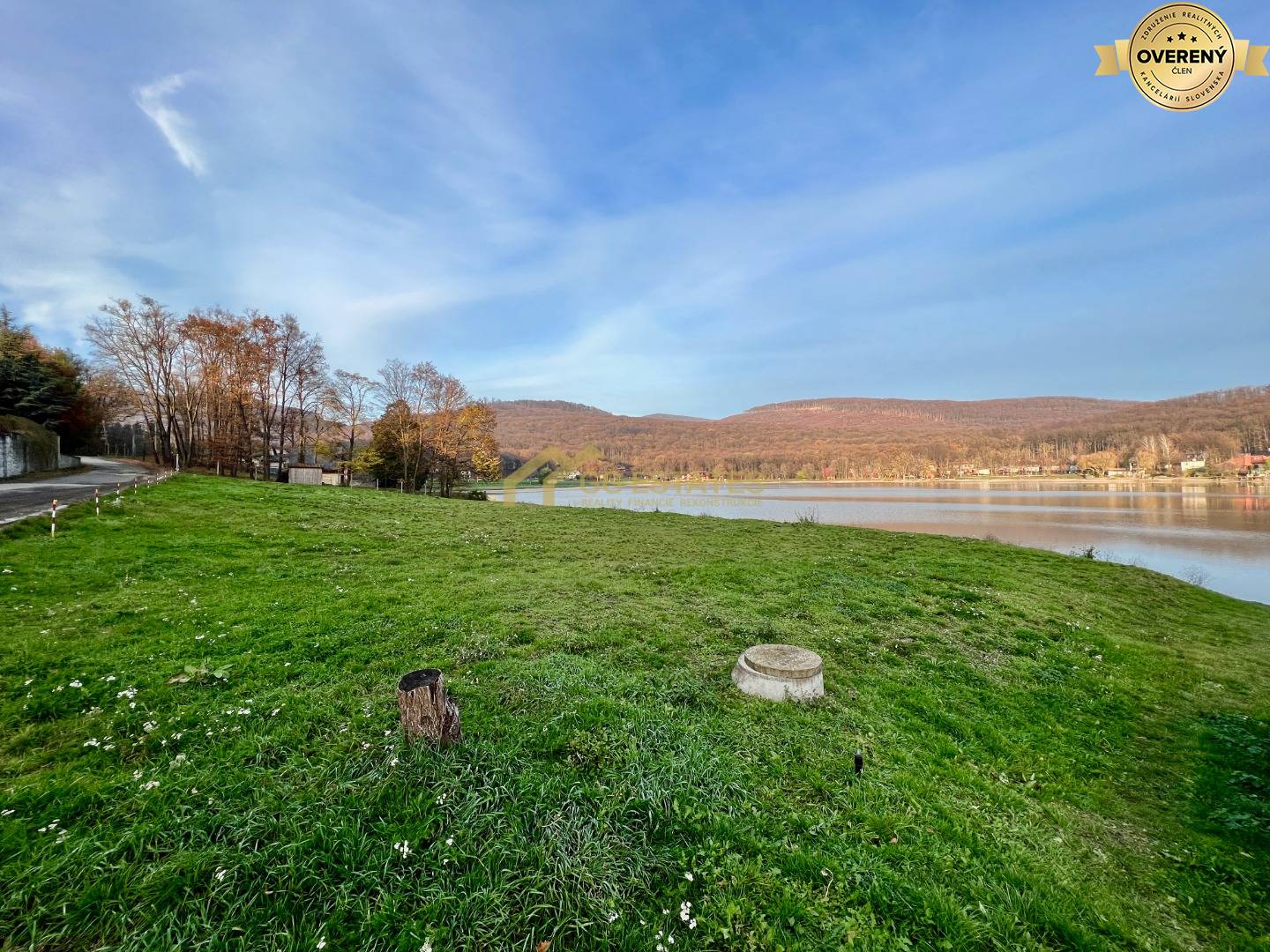 Stavebný pozemok pre najnáročnejších priamo pri Vinianskom jazere