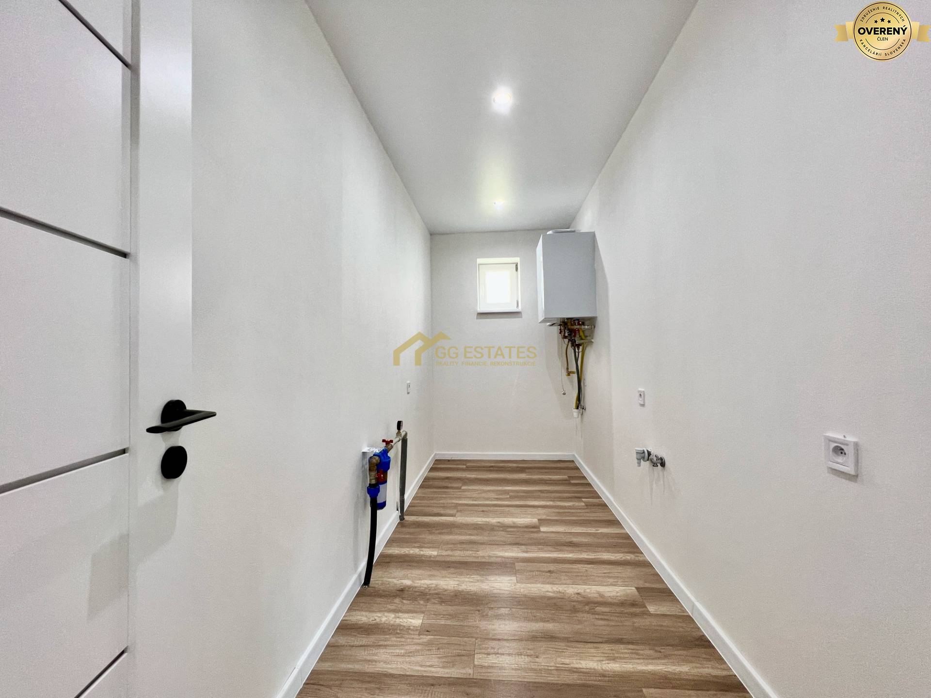 Kvalitný moderný bungalov s terasou a veľkým pozemkom