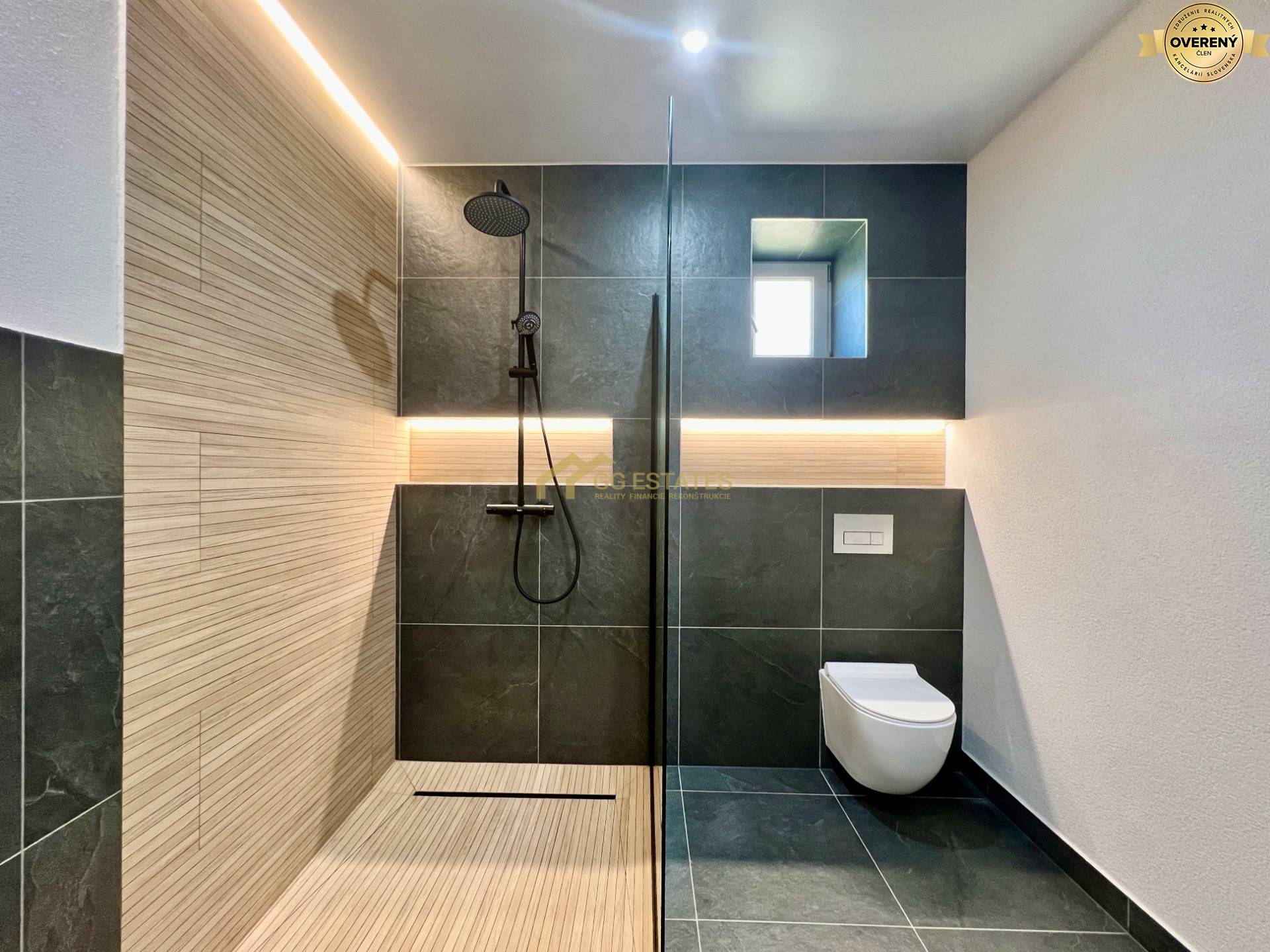 Kvalitný moderný bungalov s terasou a veľkým pozemkom