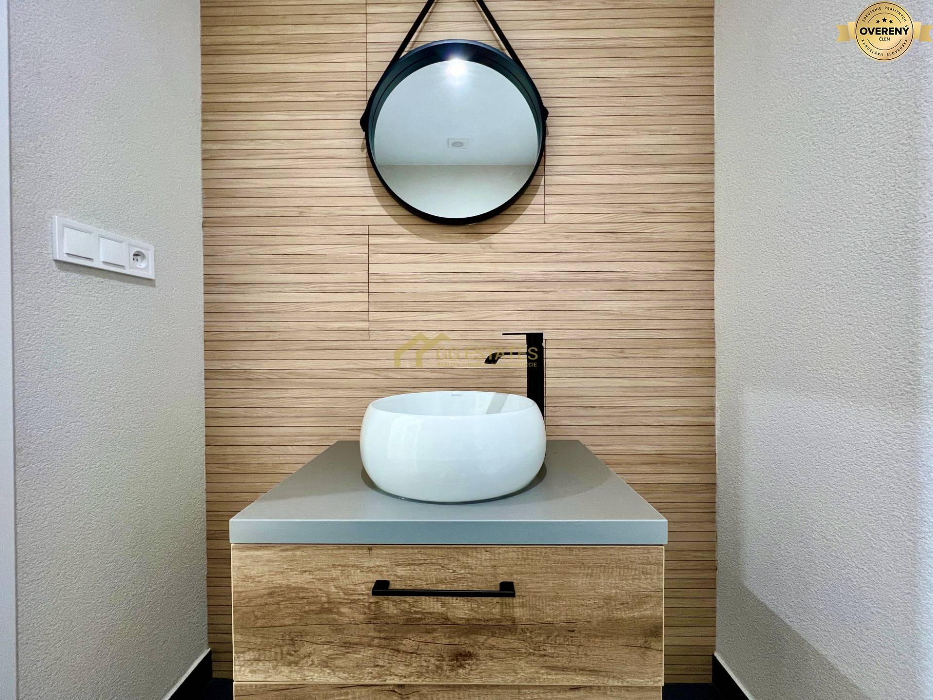 Kvalitný moderný bungalov s terasou a veľkým pozemkom