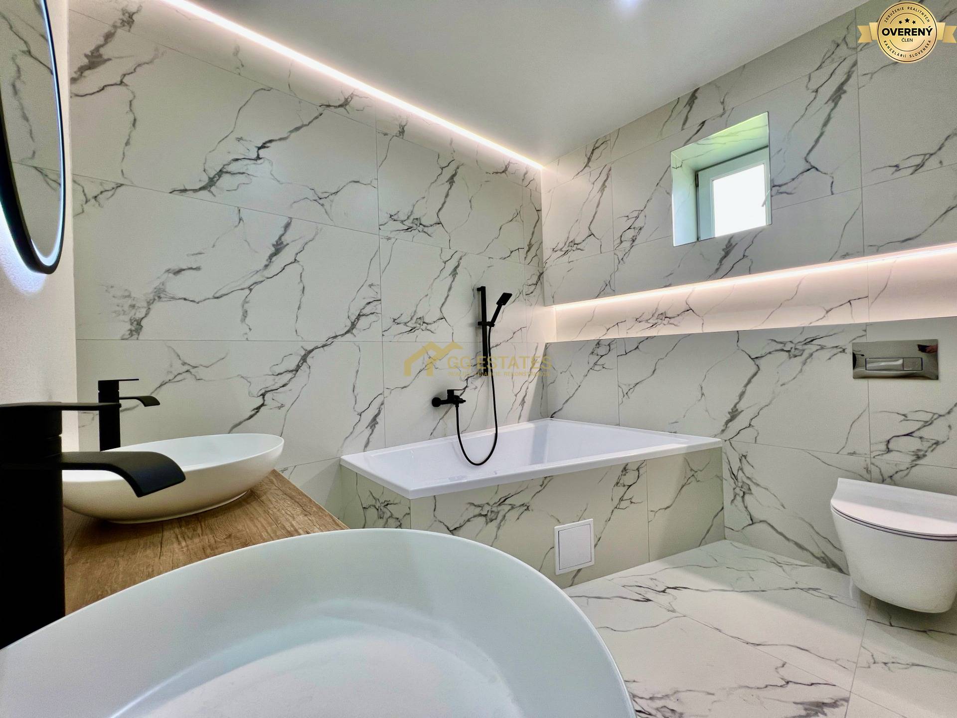 Kvalitný moderný bungalov s terasou a veľkým pozemkom