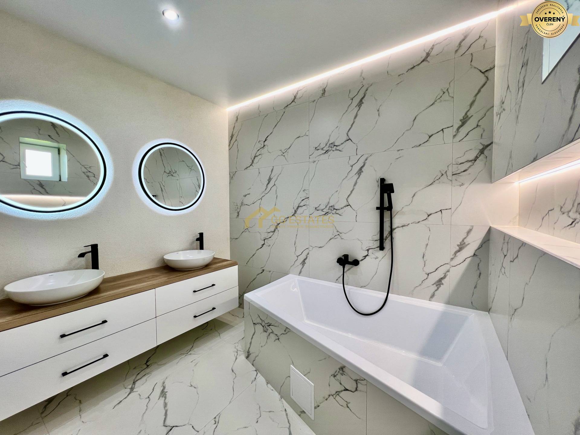 Kvalitný moderný bungalov s terasou a veľkým pozemkom