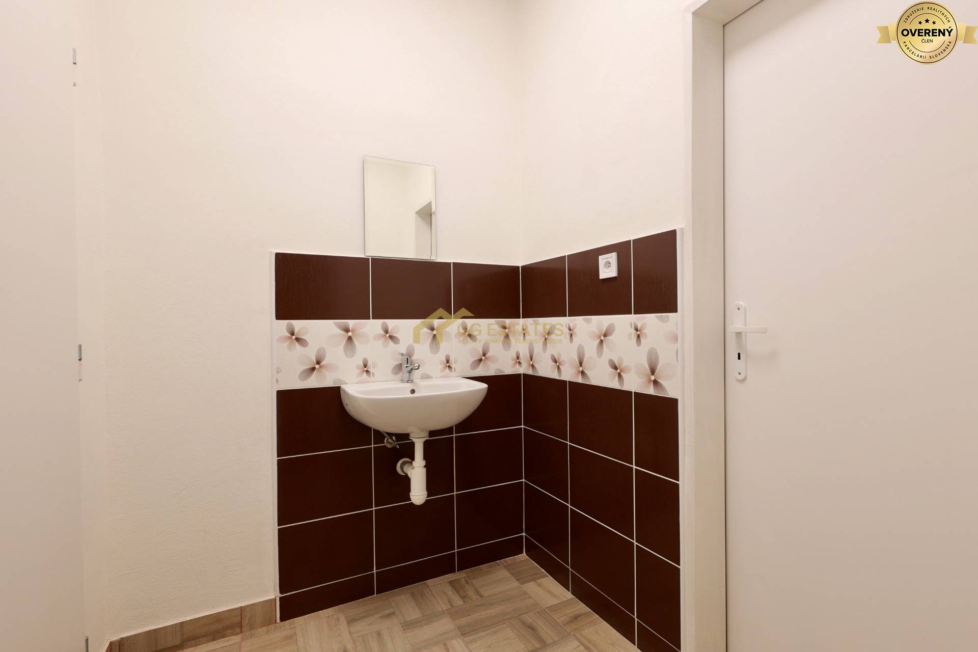 Novozrekonštruované kancelárie a skladové priestory na prenájom