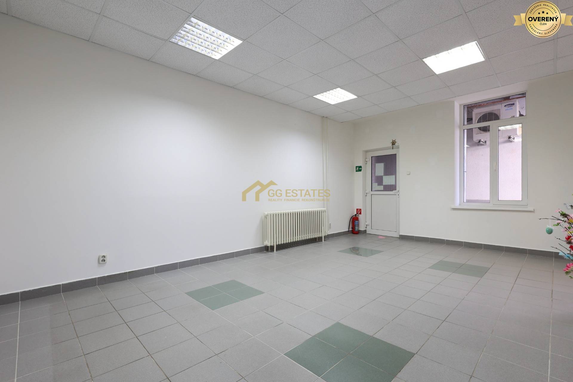 Obchodný priestor v centre Humenného na prenájom